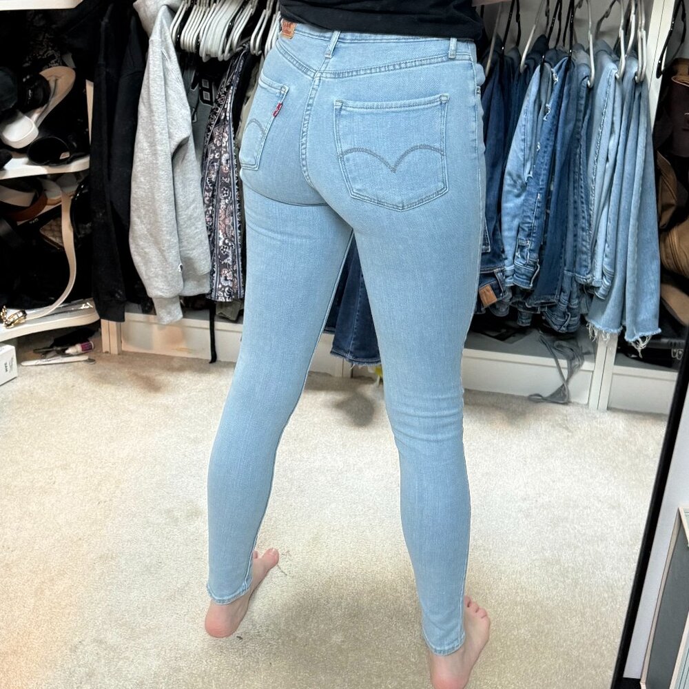 Levi's High Rise Skinny Jeans - Picture 2 of 8